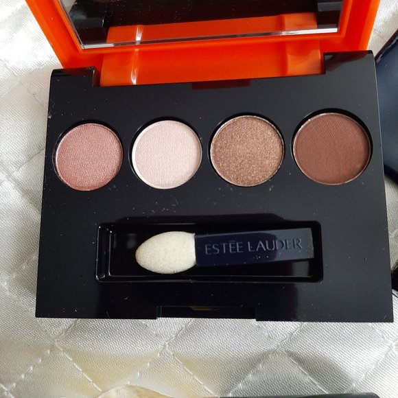 Estee Lauder Make up Bundle in Dual Cosmetic Bag - Picture 3 of 11